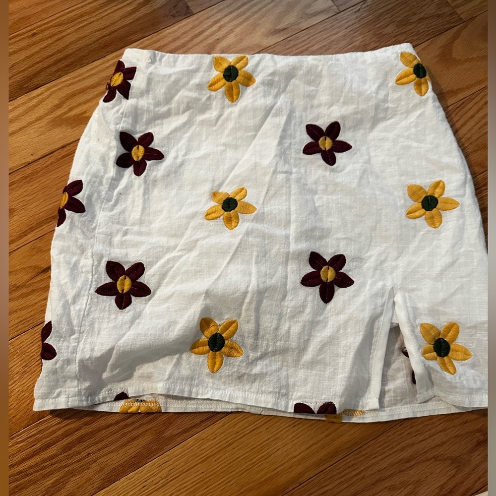 Floral mini skirt